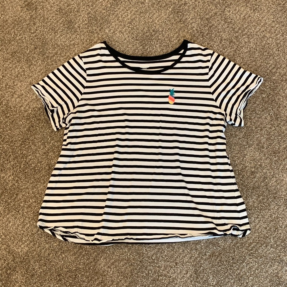 🌟2/$10🌟 Old Navy Black & White Striped Graphic T